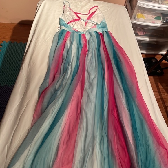 Beautiful elegant dress for parties and special events. - Picture 2 of 2